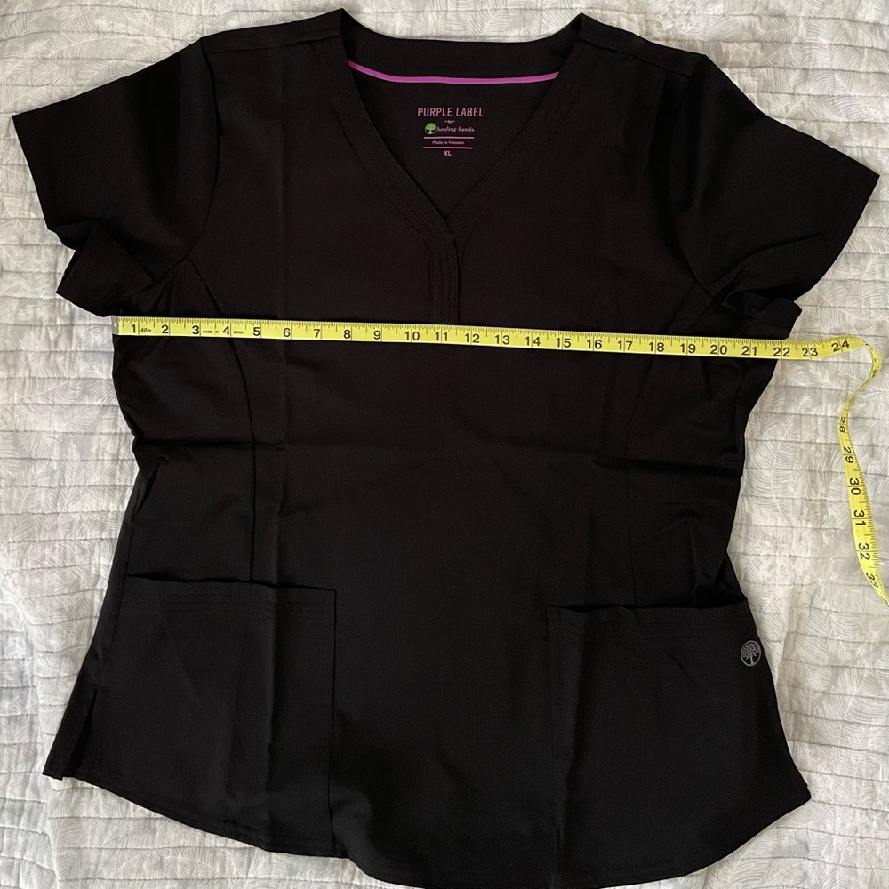 Purple label by healing hands Black scrub top “Jane” XL
